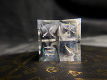 Load image into Gallery viewer, Guardian of the House of Libra - Four Dagger-Pip d6s