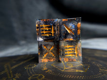 Load image into Gallery viewer, Ixmala - Four Dagger-Pip d6s