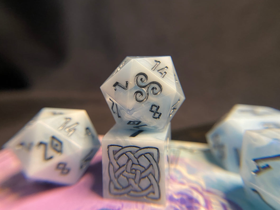 Whitefreeze - Set B - Set of 8 Dice