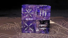 Load image into Gallery viewer, Dalgatha - Four Dagger-Pip d6s
