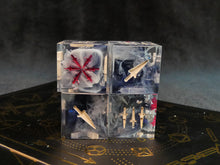 Load image into Gallery viewer, The Conqueror - Four Dagger-Pip d6s

