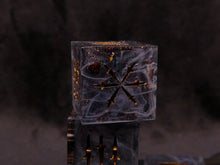 Load image into Gallery viewer, Rana - Four Dagger-Pip d6s
